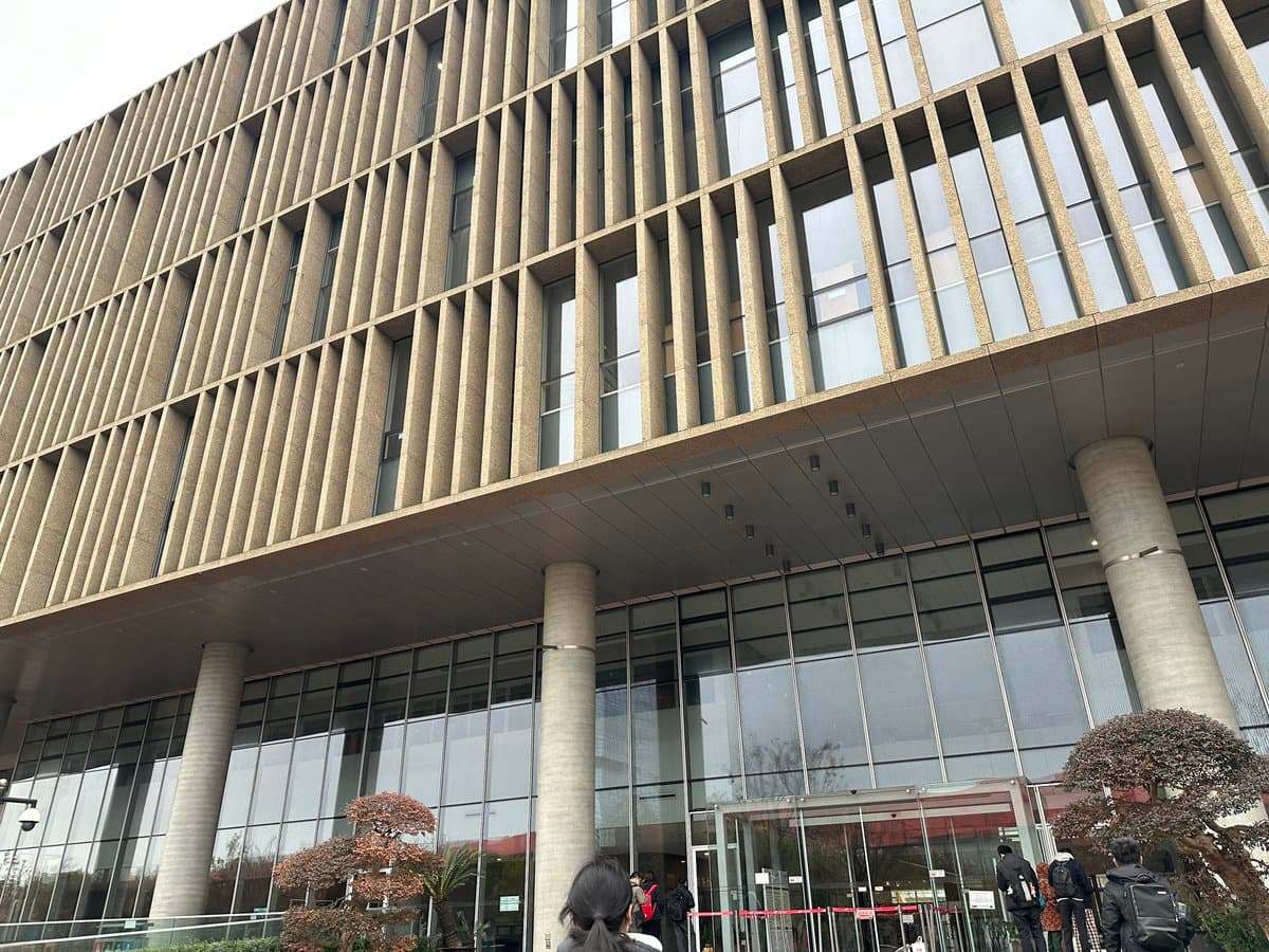 在图书馆的一天，有种自律的感觉🤒 https://t.co/d4S04ciKIN